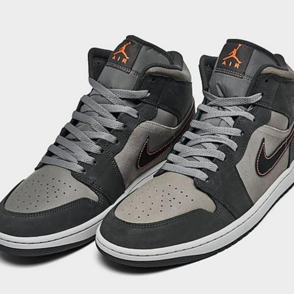 Jordan 1's - Picture 2 of 6